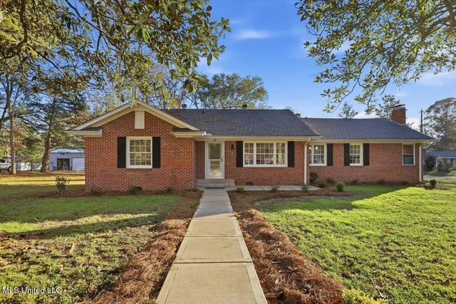 $295,000 | 300 College Street, Pelahatchie, MS 39145