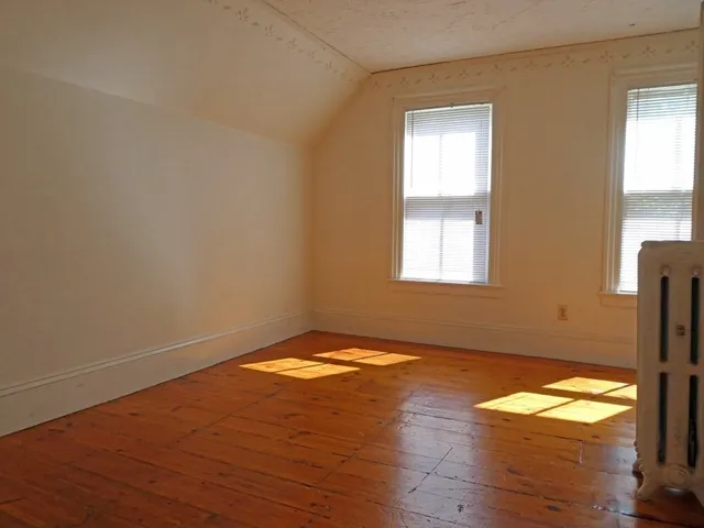 $1,400 | 231 Pleasant Street, Unit 2, East Bridgewater, MA 02333