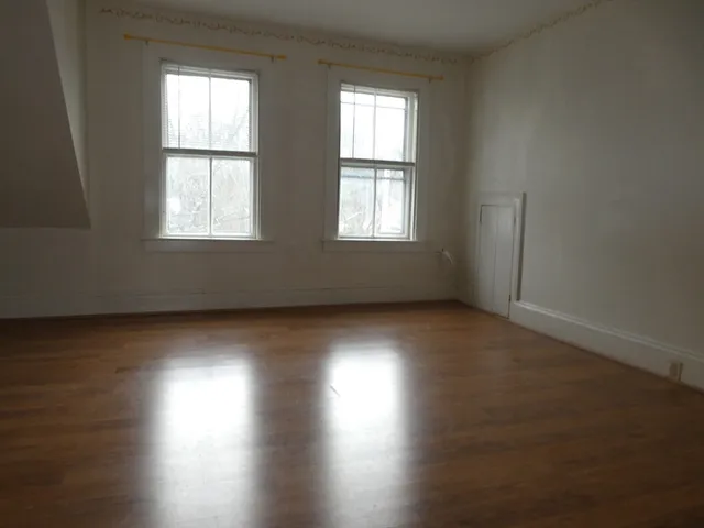 $1,400 | 231 Pleasant Street, Unit 2, East Bridgewater, MA 02333