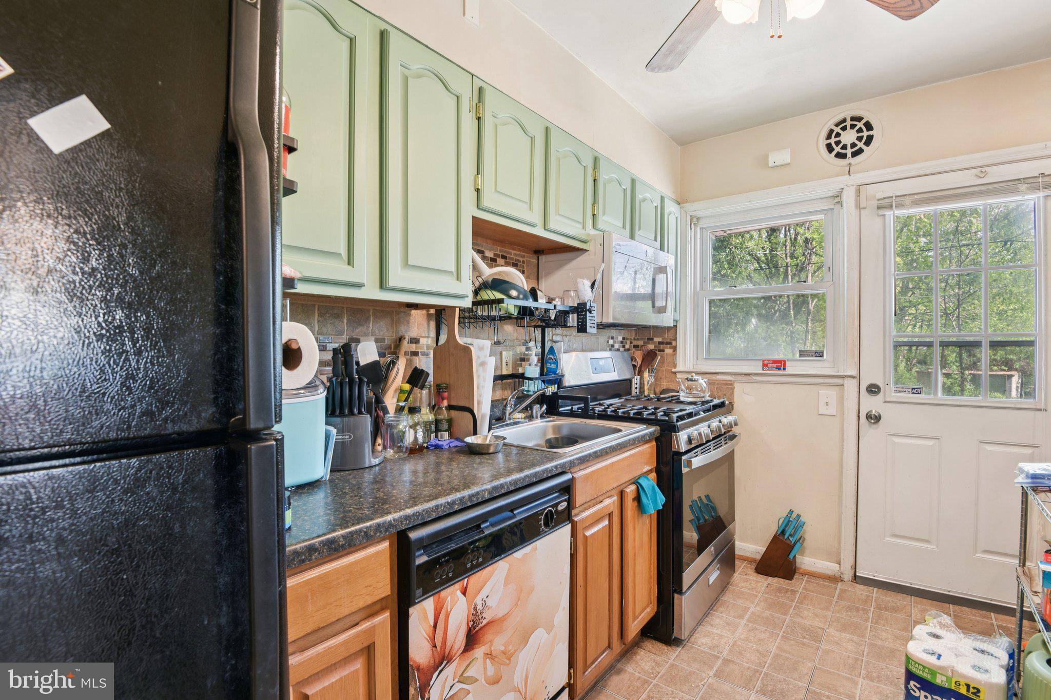 601 Braeside Road Baltimore, MD 21229 - Photo 7 of 24 Charming kitchen with vintage flair.