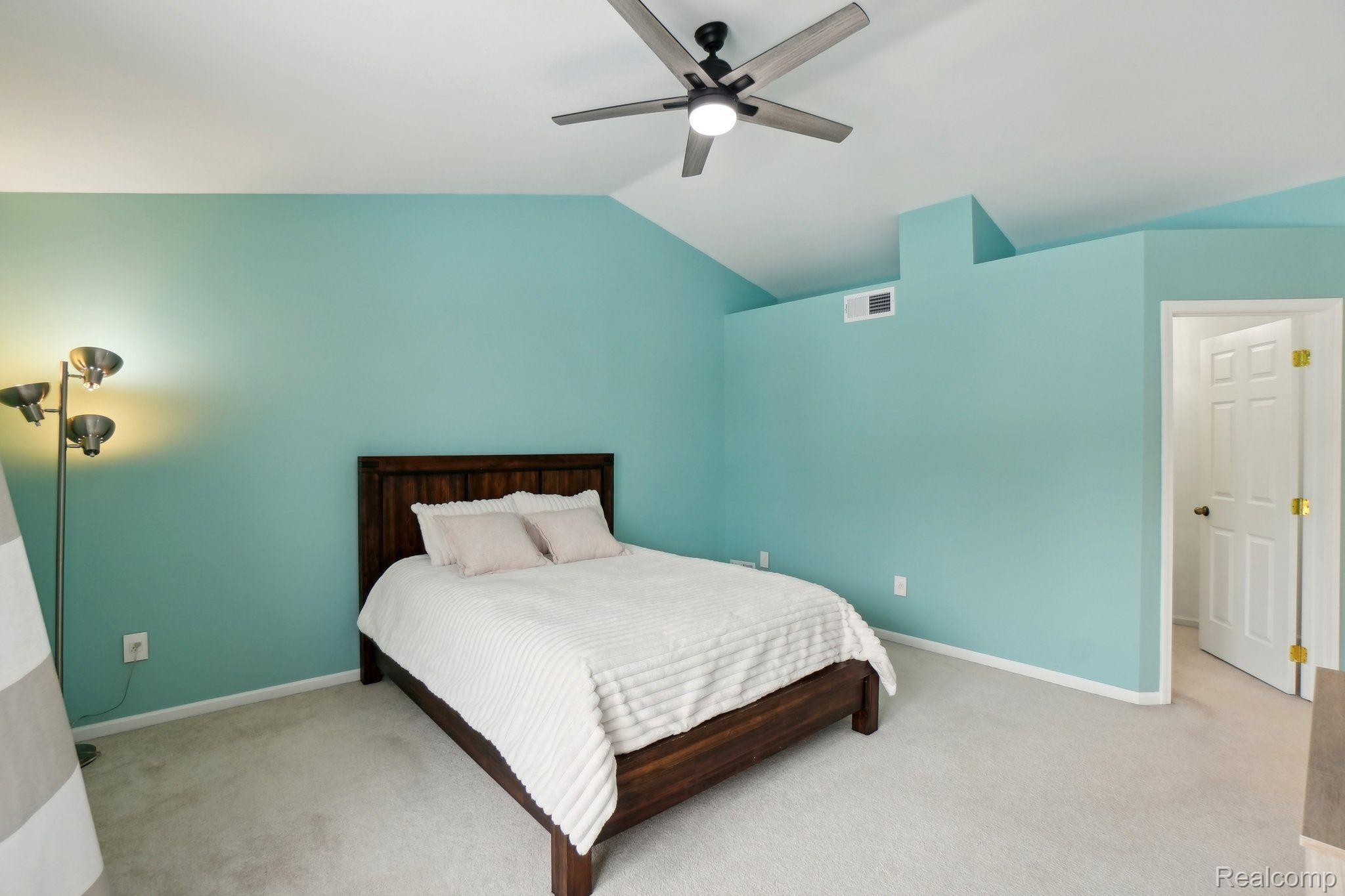 4665 Covington Court Rochester, MI 48306 - Photo 19 of 43 Gallery Image 19