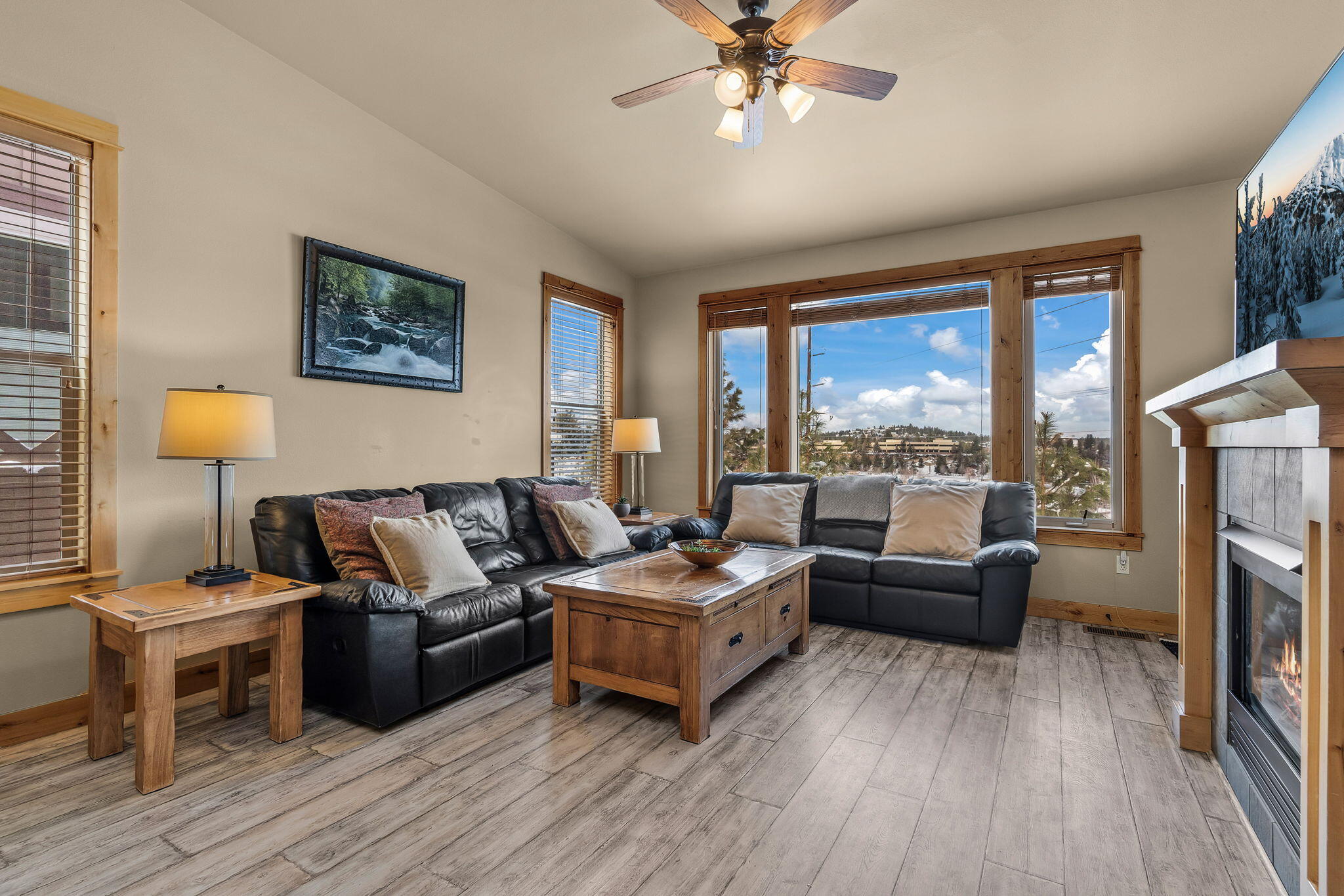863 Southwest Blakely Road Bend, OR 97702 - Photo 7 of 33 Greatroom