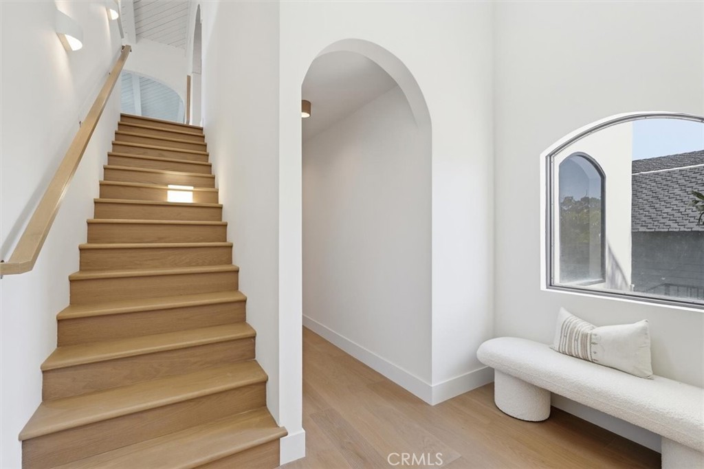 8140 Calabar Avenue Playa del Rey, CA 90293 - Photo 25 of 60 a view of entryway and hall