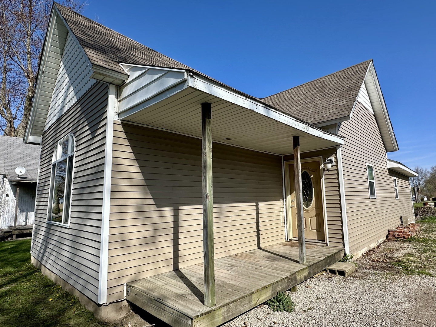 520 Maple Street Weldon, IL 61882 - Photo 2 of 11 a view of a house with a yard
