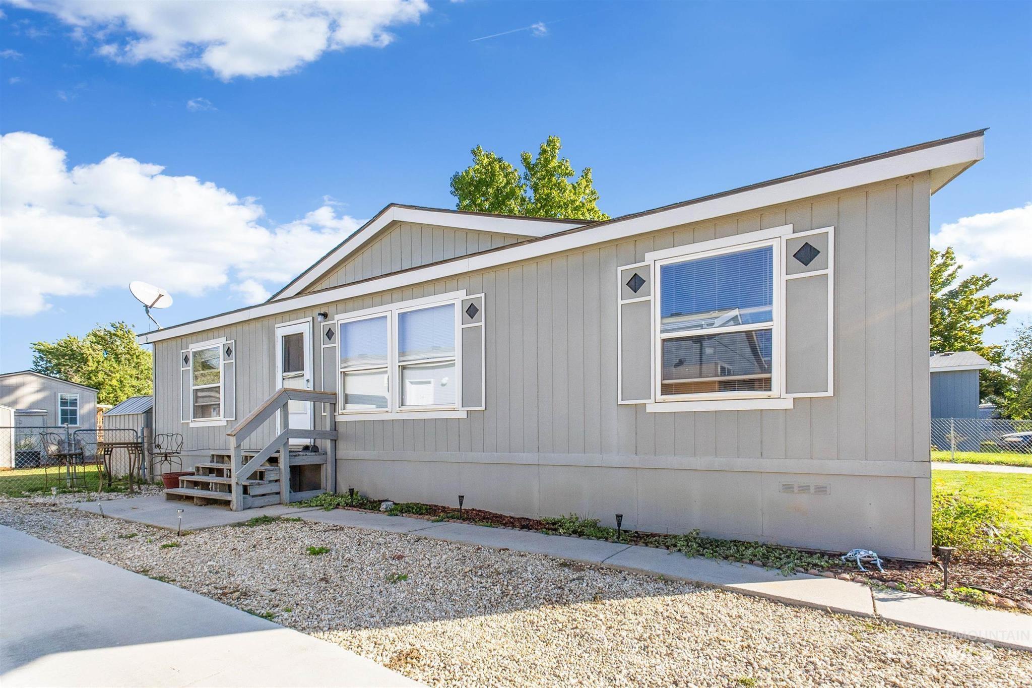 524 West Mesquite Street Boise, ID 83713 - Photo 2 of 29 Manufactured / mobile home featuring crawl space