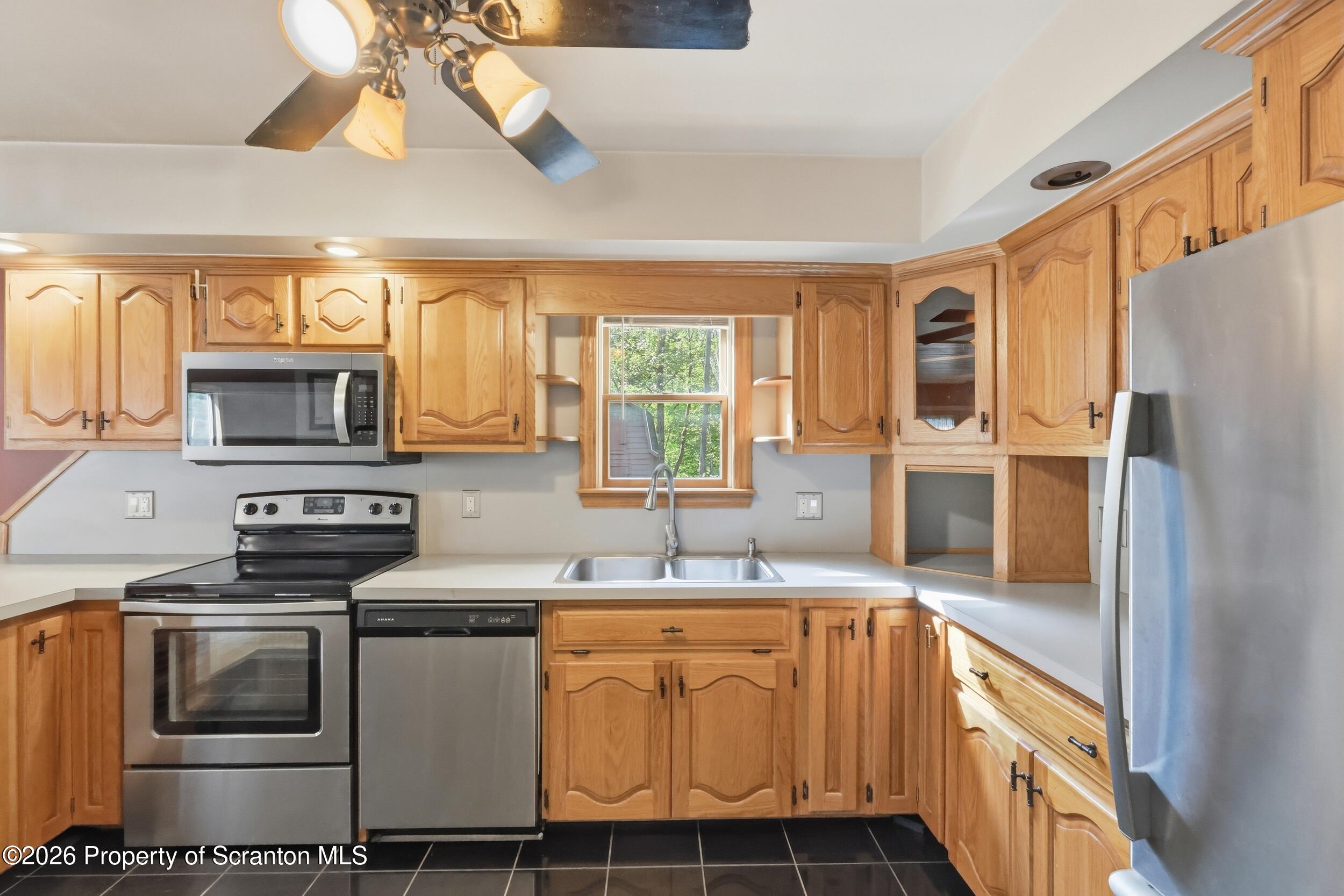 140 Sunset Street Carbondale, PA 18407 - Photo 10 of 46 140 sunset9