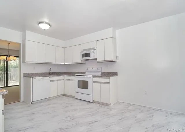 $6,500 | 277 Vista Drive, Jericho, NY 11753