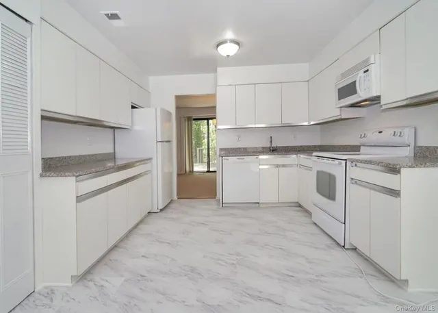 $6,500 | 277 Vista Drive, Jericho, NY 11753