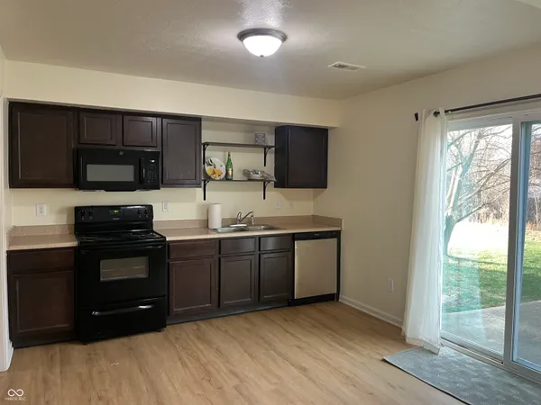 $1,500 | 2014 Falcon Court, Franklin, IN 46131