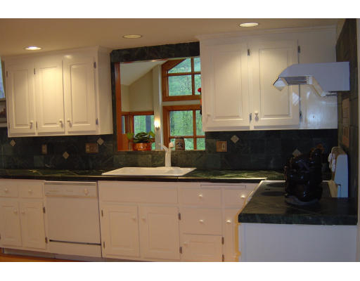 7 Colonial Road Dover, MA 02030 - Photo 4 of 11 Gallery Image 4