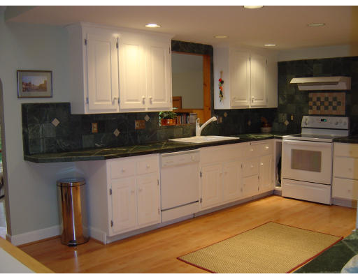 7 Colonial Road Dover, MA 02030 - Photo 5 of 11 Gallery Image 5