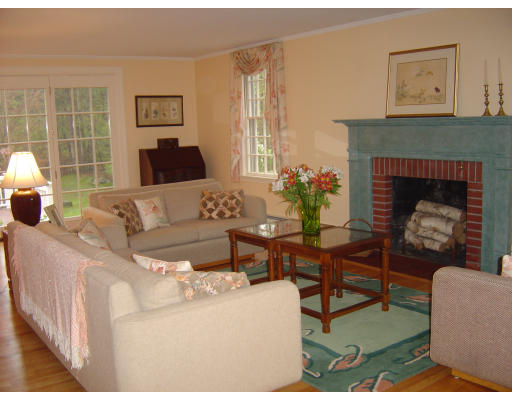 7 Colonial Road Dover, MA 02030 - Photo 6 of 11 Gallery Image 6