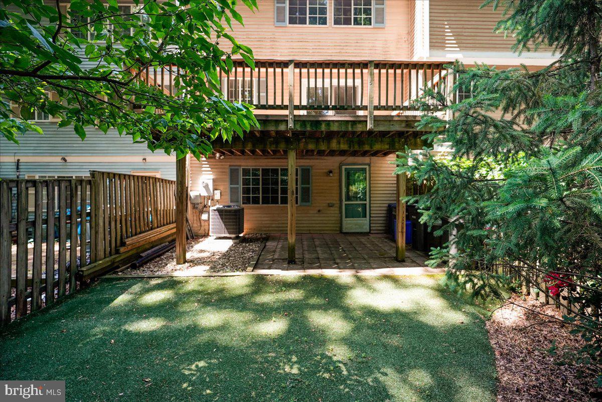 2331 Middle Creek Lane Reston, VA 20191 - Photo 3 of 78 a view of a backyard with a small cabin
