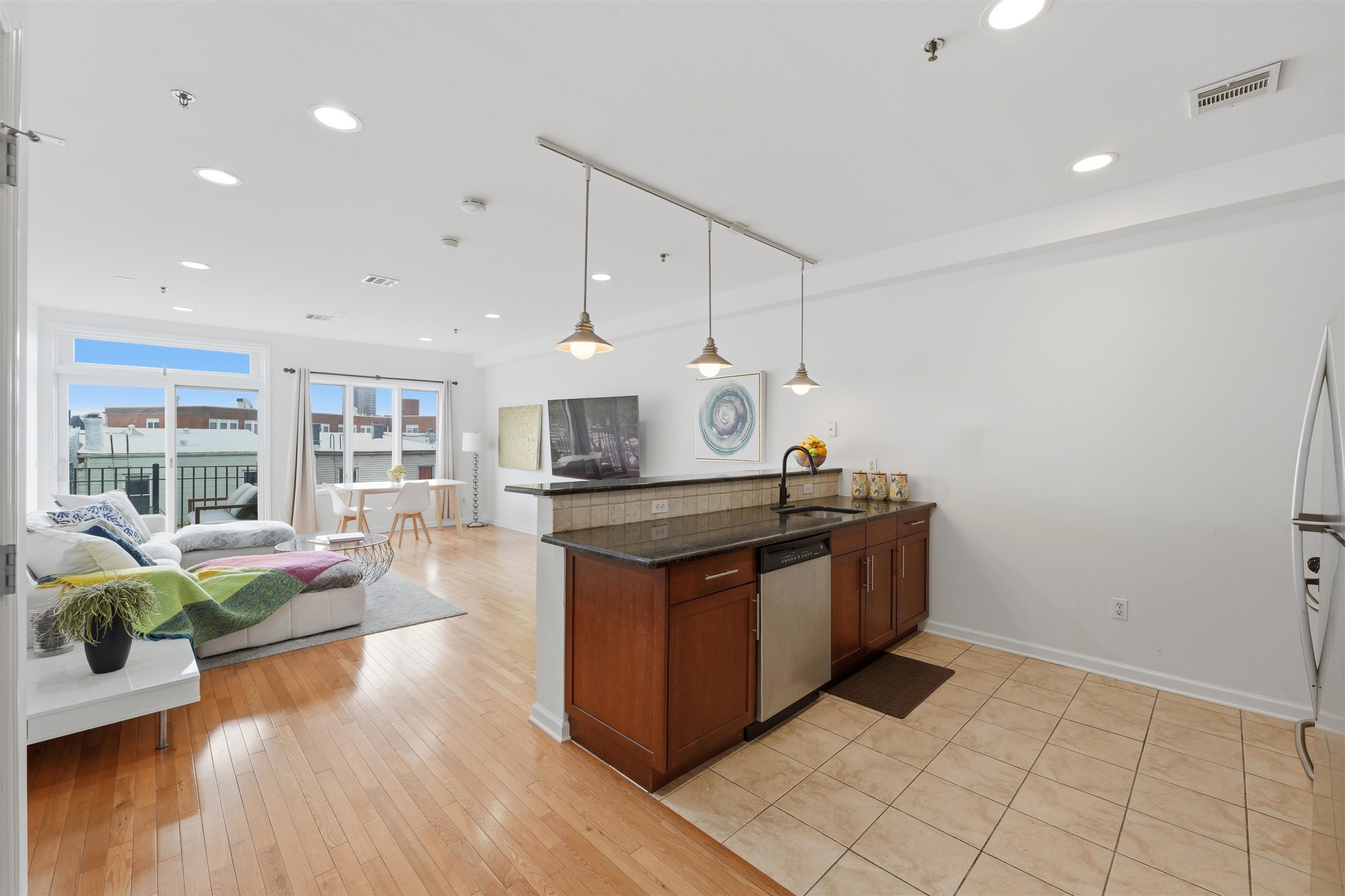 203-207 Hackensack Plank Road, Unit 5B Weehawken, NJ 07086 - Photo 5 of 25