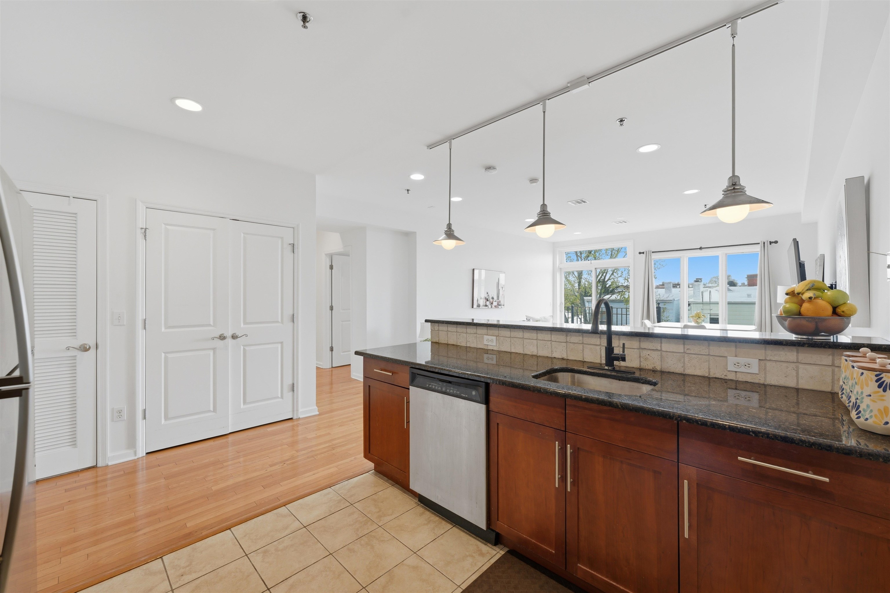 203-207 Hackensack Plank Road, Unit 5B Weehawken, NJ 07086 - Photo 6 of 25