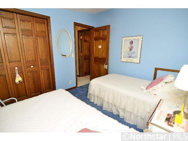 4127 Red Oak Ridge Minnetonka, MN 55345 - Photo 10 of 18 Gallery Image 10