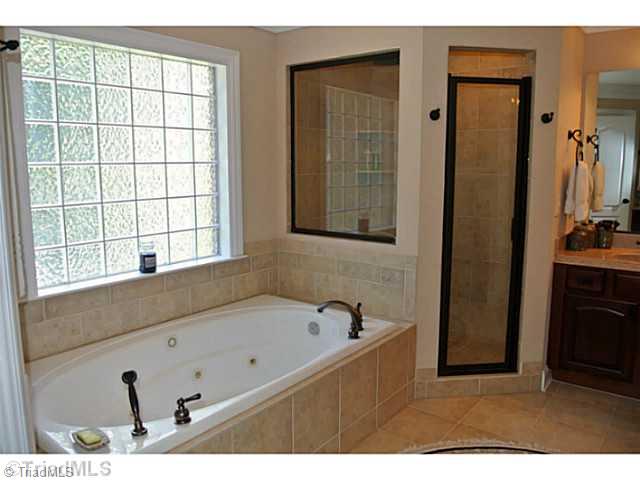2135 Rossmore Road Clemmons, NC 27012 - Photo 13 of 16 Master Bath/Spa.