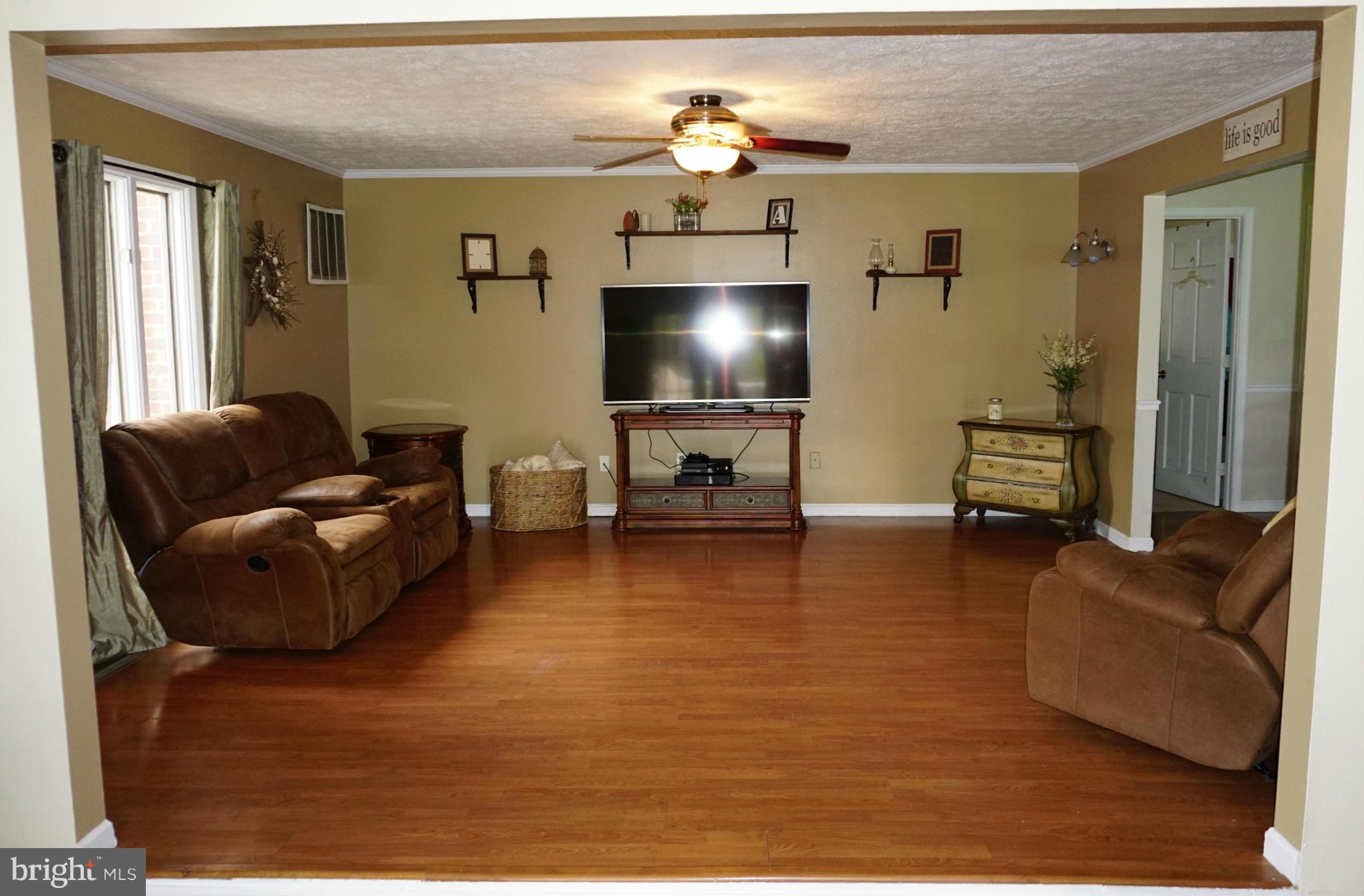 18445 Windmill Point Road Drayden, MD 20630 - Photo 4 of 29 Living Room