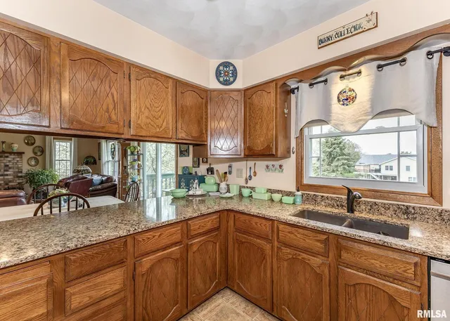 $287,500 | 631 Suncrest Drive, Sherrard, IL 61281