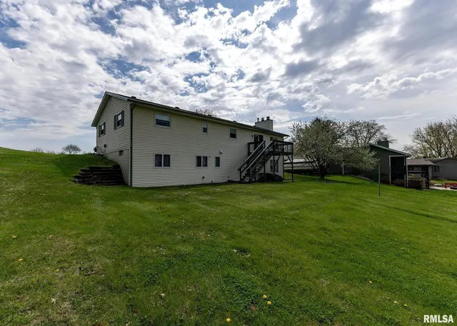 $287,500 | 631 Suncrest Drive, Sherrard, IL 61281