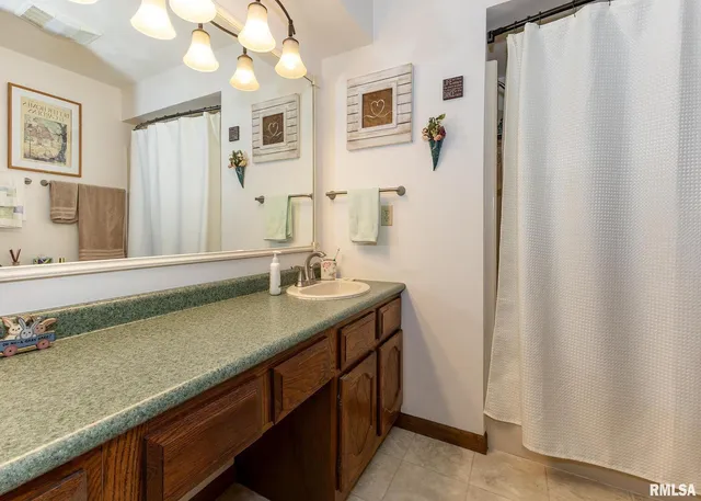 $287,500 | 631 Suncrest Drive, Sherrard, IL 61281