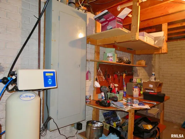 $287,500 | 631 Suncrest Drive, Sherrard, IL 61281