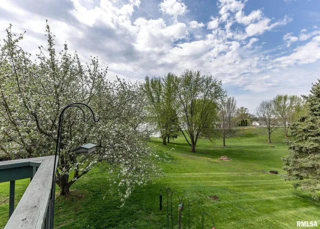 $287,500 | 631 Suncrest Drive, Sherrard, IL 61281