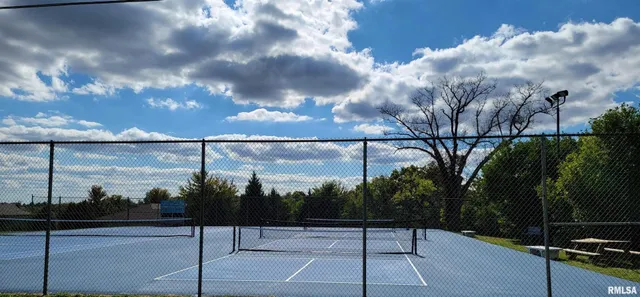 $287,500 | 631 Suncrest Drive, Sherrard, IL 61281