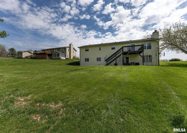 $287,500 | 631 Suncrest Drive, Sherrard, IL 61281