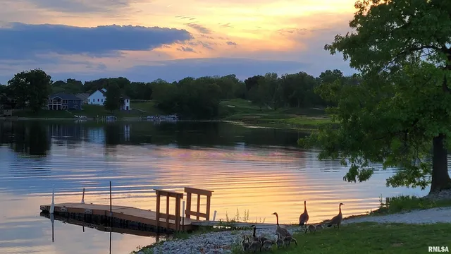 $287,500 | 631 Suncrest Drive, Sherrard, IL 61281