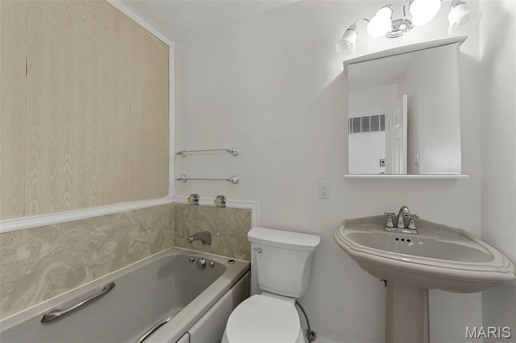 2505 Alcarol Drive Fenton, MO 63026 - Photo 12 of 38