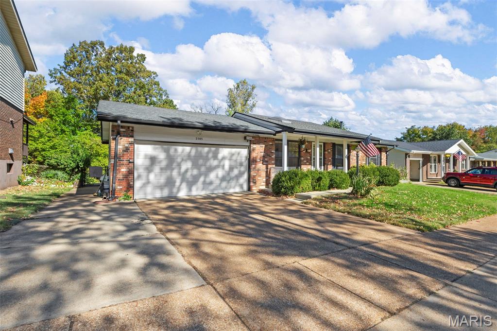 2505 Alcarol Drive Fenton, MO 63026 - Photo 2 of 38