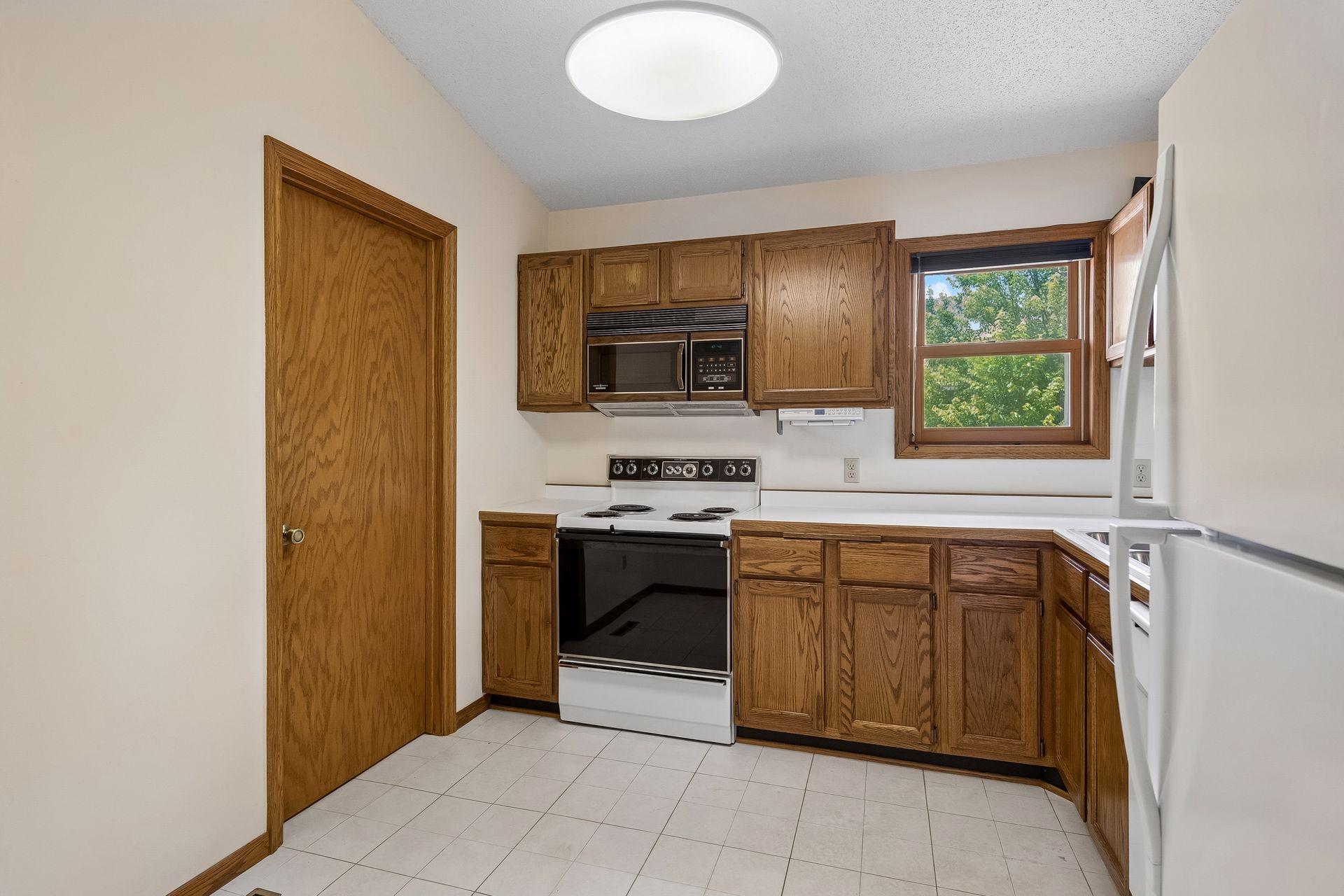 5317 Highpointe Terrace Bloomington, MN 55437 - Photo 11 of 25