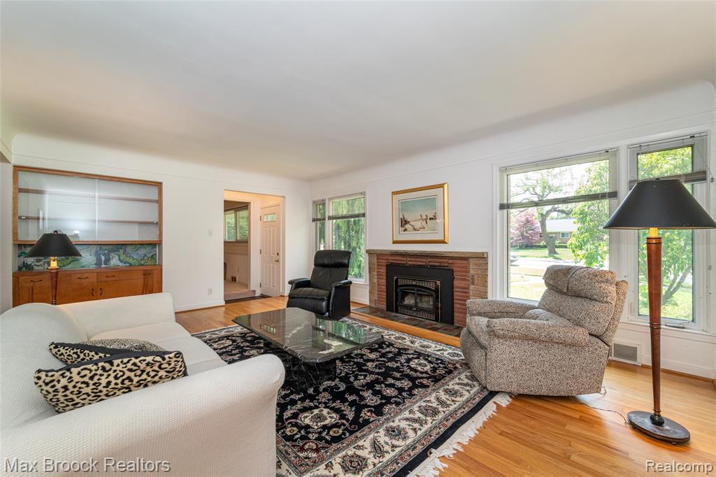 16926 Beverly Road Beverly Hills, MI 48025 - Photo 6 of 25