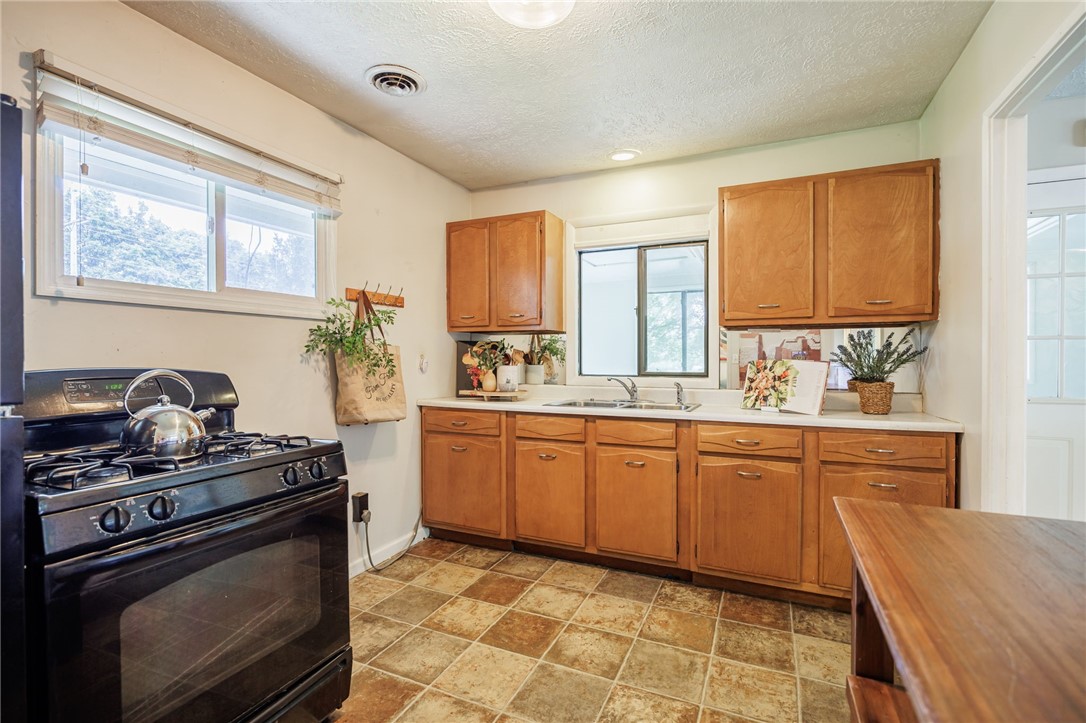 95 Castle Road Henrietta, NY 14623 - Photo 8 of 23 Gallery Image 8