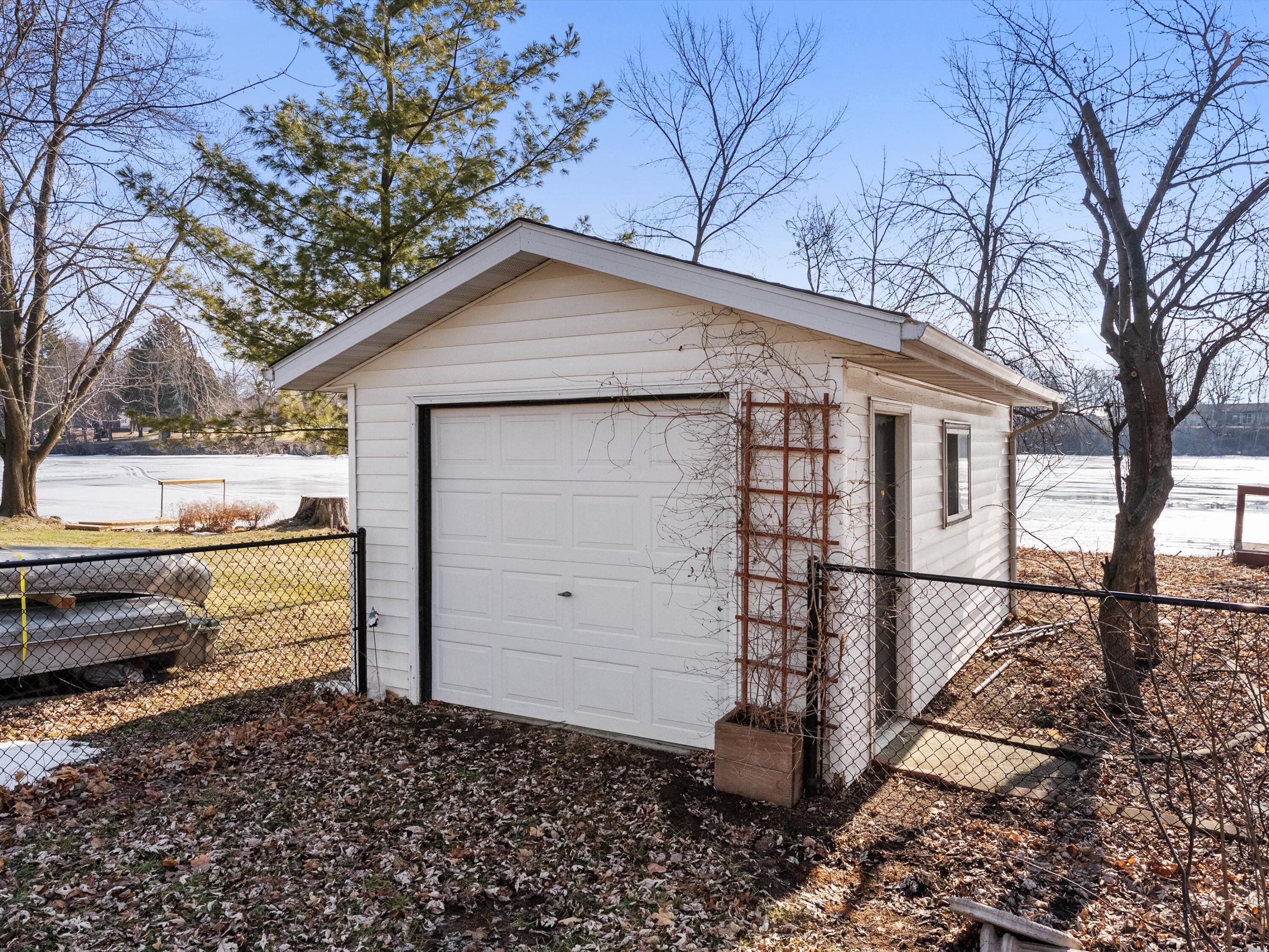 215 West Main Street Chilton, WI 53014 - Photo 23 of 35 garage/boat house