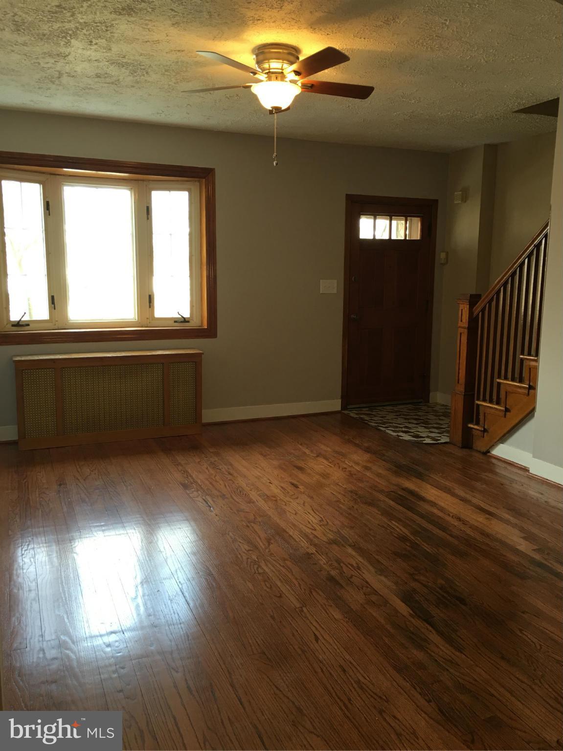 153 West Meadow Road Baltimore, MD 21225 - Photo 4 of 16 Living Room