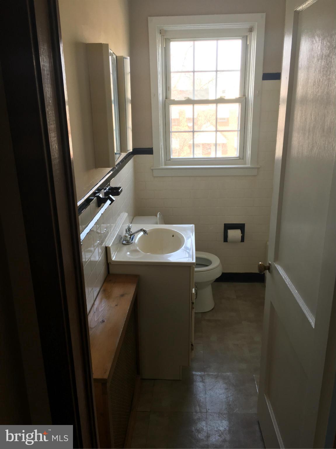 153 West Meadow Road Baltimore, MD 21225 - Photo 9 of 16 Bath