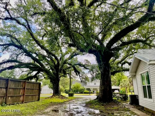 $190,000 | 1038 8th Avenue, Graceville, FL 32440