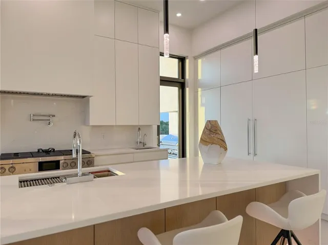 $6,488,000 | 519 Rountree Drive, Longboat Key, FL 34228