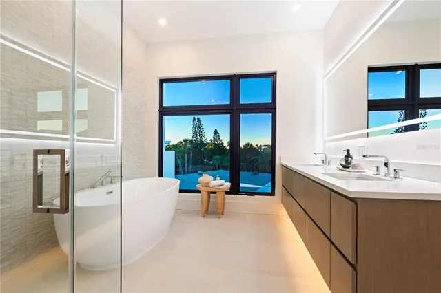 $6,488,000 | 519 Rountree Drive, Longboat Key, FL 34228