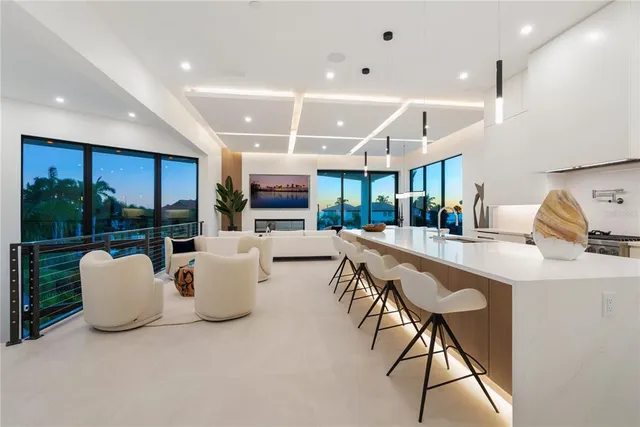 $6,488,000 | 519 Rountree Drive, Longboat Key, FL 34228