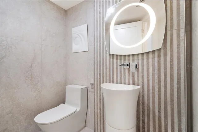 $6,488,000 | 519 Rountree Drive, Longboat Key, FL 34228