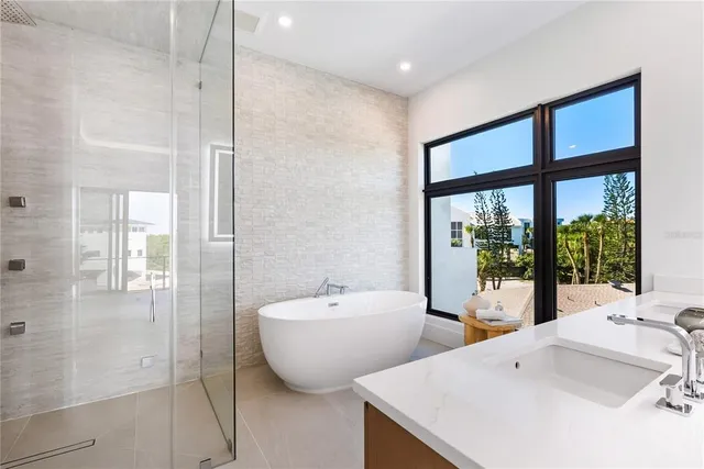 $6,488,000 | 519 Rountree Drive, Longboat Key, FL 34228