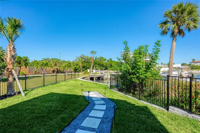 $6,488,000 | 519 Rountree Drive, Longboat Key, FL 34228