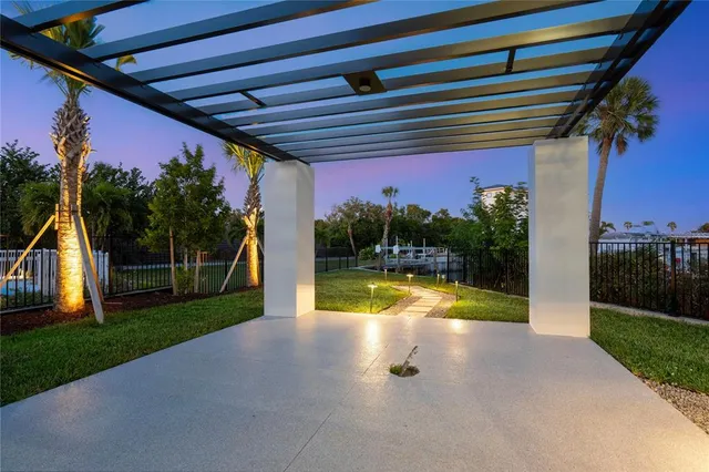 $6,488,000 | 519 Rountree Drive, Longboat Key, FL 34228