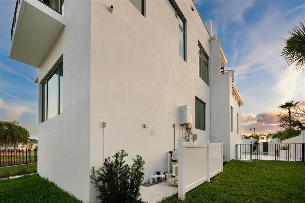 519 Rountree Drive Longboat Key, FL 34228 - Photo 88 of 97