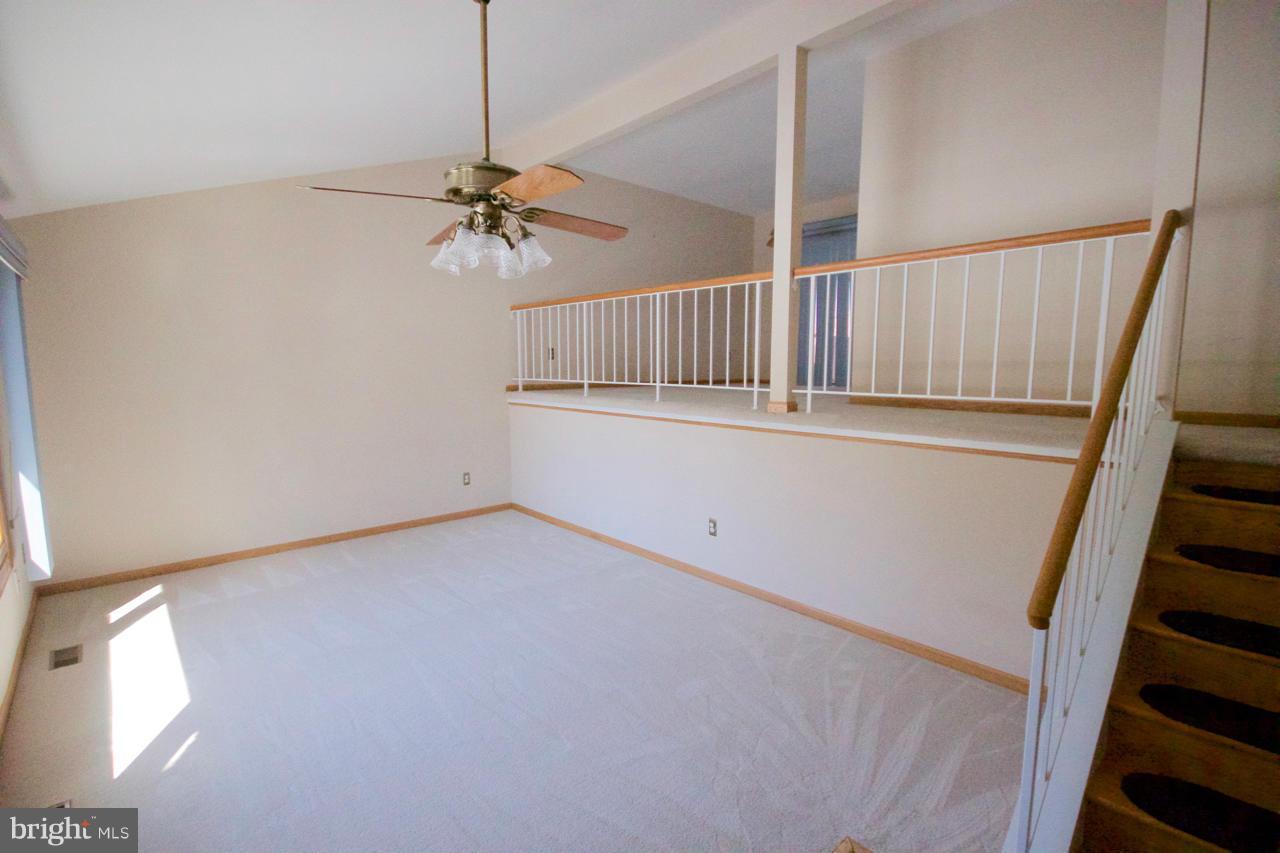 4317 Pleasant Valley Road Chantilly, VA 20151 - Photo 2 of 30 Living Room