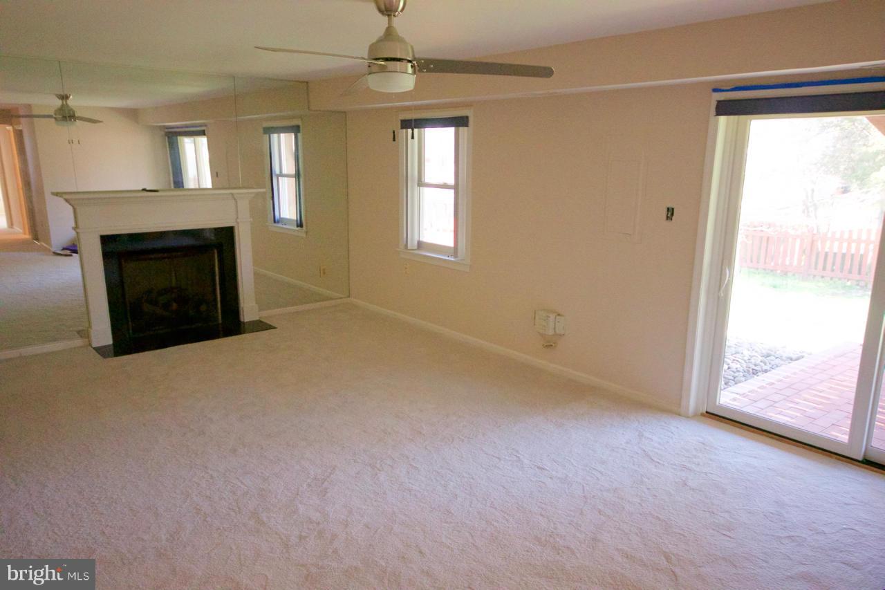 4317 Pleasant Valley Road Chantilly, VA 20151 - Photo 16 of 30 Family Room