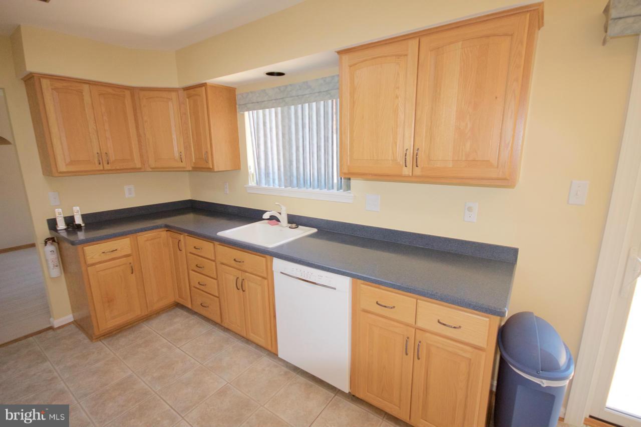 4317 Pleasant Valley Road Chantilly, VA 20151 - Photo 5 of 30 Kitchen